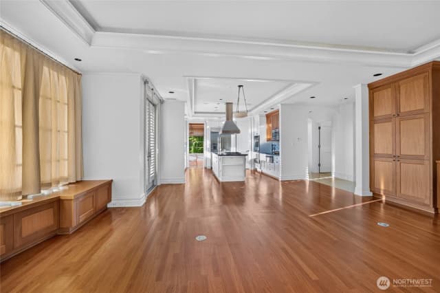 Property photo for 10419 Ne 53rd Street, Kirkland photo 5