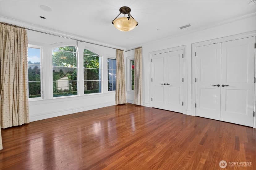 Property photo for 10419 Ne 53rd Street, Kirkland photo 27