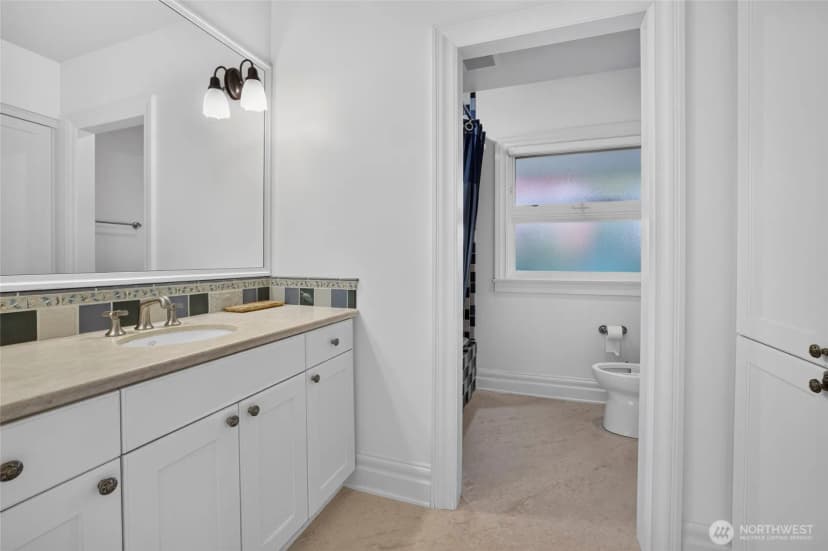 Property photo for 10419 Ne 53rd Street, Kirkland photo 28