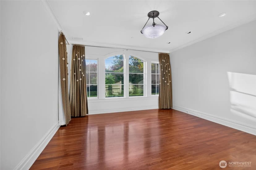 Property photo for 10419 Ne 53rd Street, Kirkland photo 22
