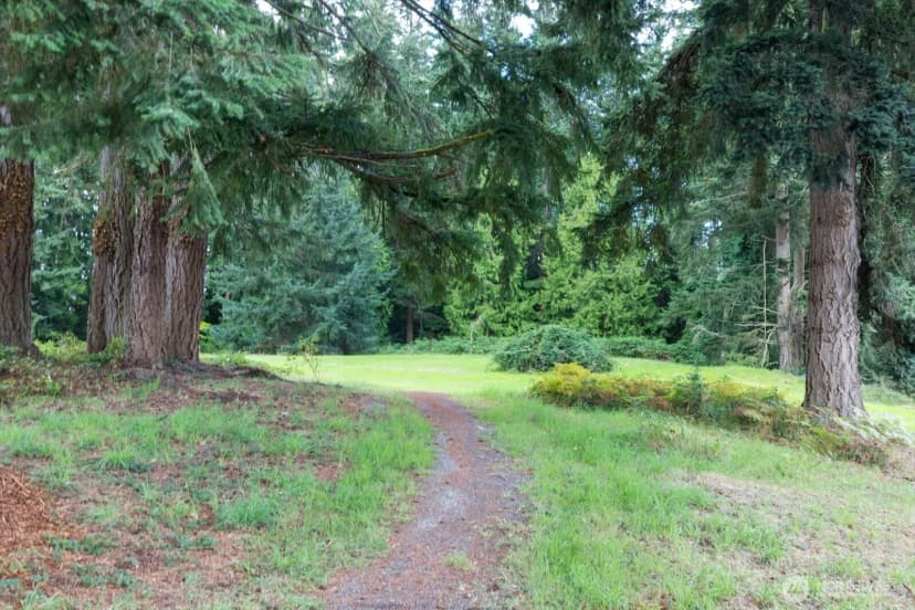 Property photo for 233 Clover Court, Langley photo 28