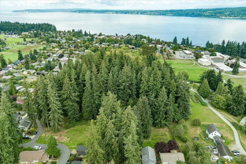 Property photo for 233 Clover Court, Langley photo 35