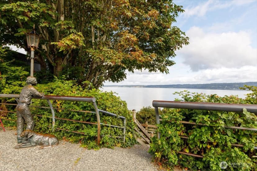 Property photo for 233 Clover Court, Langley photo 33