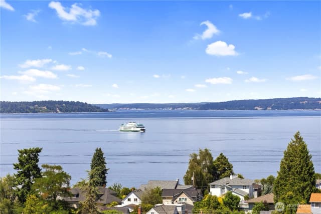 Property photo for 645 Cornelia Avenue, Mukilteo photo 2
