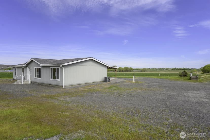 Property photo for 19373 Division Road Nw, Soap Lake photo 4