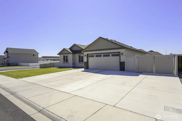 Property photo for 1012 8th Avenue Ne, Ephrata photo 2