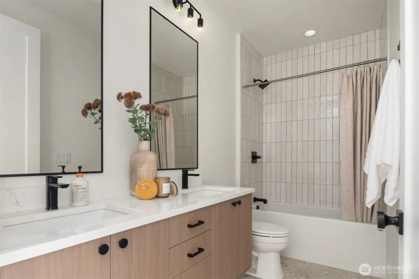 Property photo for 134 8th Ct, Kirkland photo 27