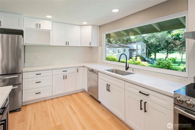 Property photo for 8001 Sapphire Drive Sw, Lakewood photo 9