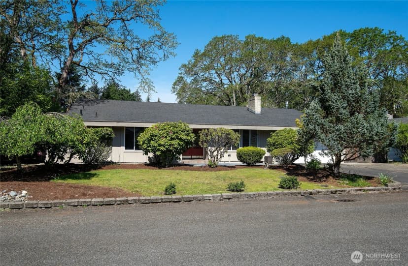 Property photo for 8001 Sapphire Drive Sw, Lakewood photo 2