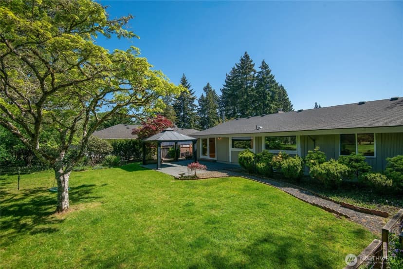 Property photo for 8001 Sapphire Drive Sw, Lakewood photo 22