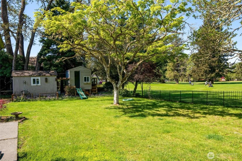 Property photo for 8001 Sapphire Drive Sw, Lakewood photo 20