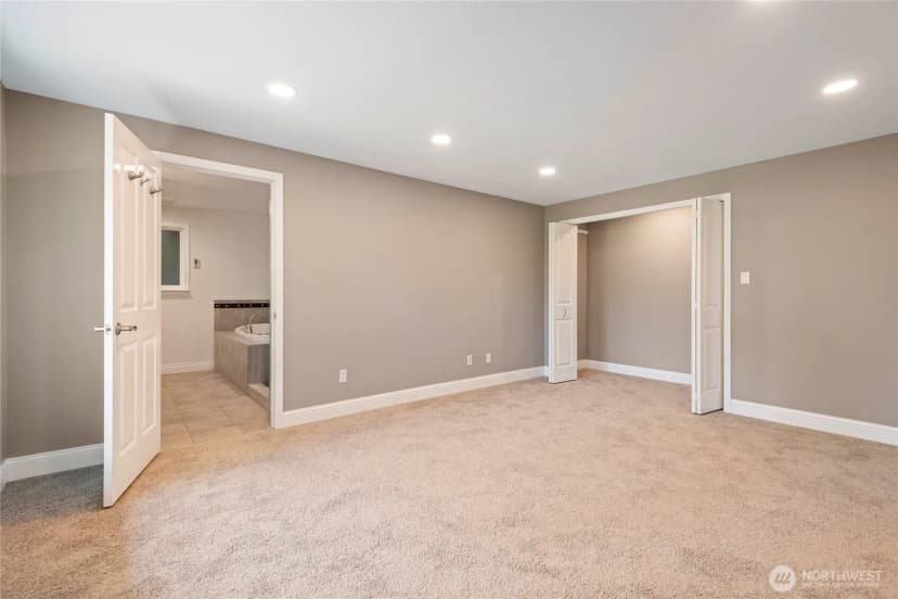 Property photo for 8001 Sapphire Drive Sw, Lakewood photo 15