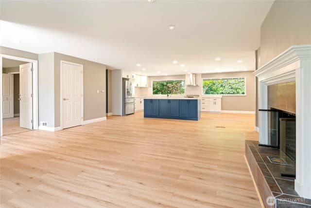 Property photo for 8001 Sapphire Drive Sw, Lakewood photo 5