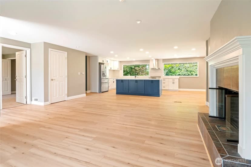 Property photo for 8001 Sapphire Drive Sw, Lakewood photo 5
