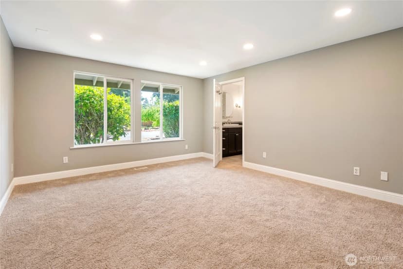 Property photo for 8001 Sapphire Drive Sw, Lakewood photo 14