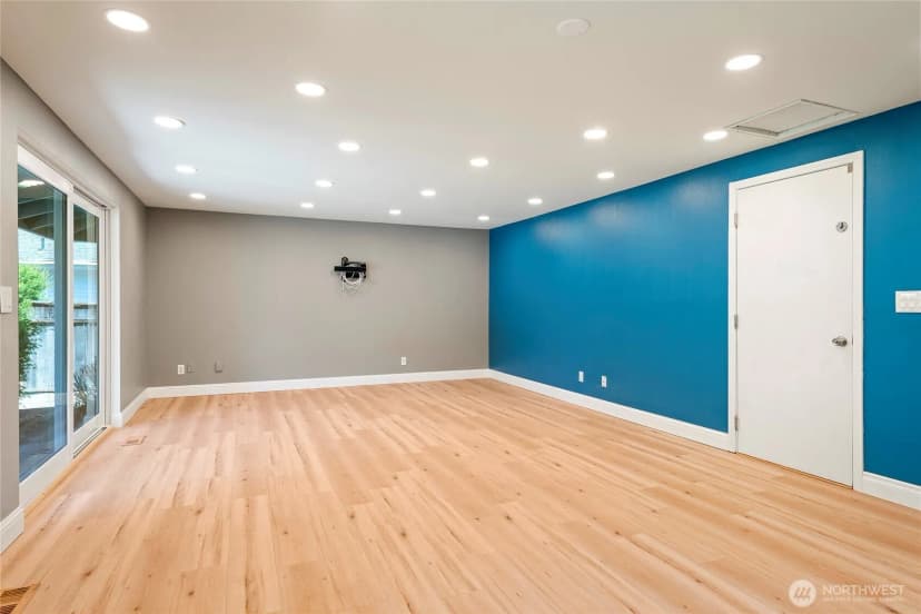 Property photo for 8001 Sapphire Drive Sw, Lakewood photo 12