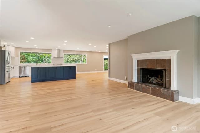 Property photo for 8001 Sapphire Drive Sw, Lakewood photo 4