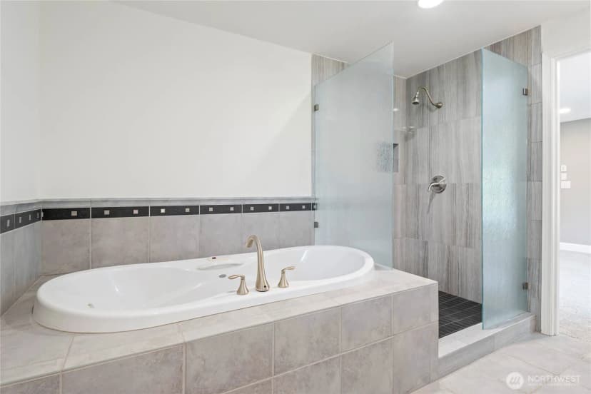 Property photo for 8001 Sapphire Drive Sw, Lakewood photo 17