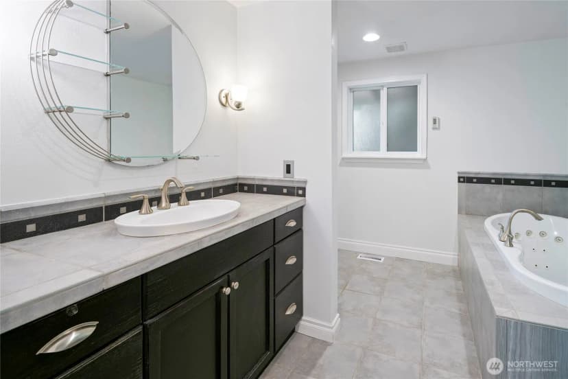 Property photo for 8001 Sapphire Drive Sw, Lakewood photo 16
