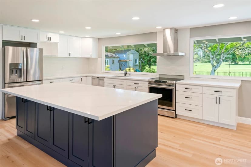 Property photo for 8001 Sapphire Drive Sw, Lakewood photo 11