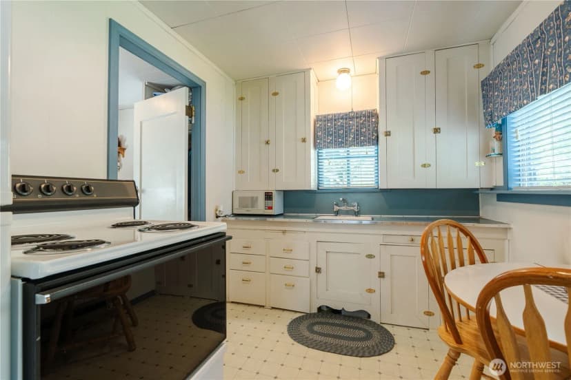 Property photo for 8243 Beachway Drive, Blaine photo 7