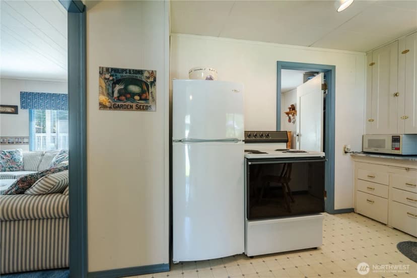 Property photo for 8243 Beachway Drive, Blaine photo 6