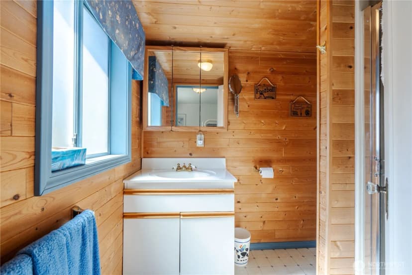 Property photo for 8243 Beachway Drive, Blaine photo 14