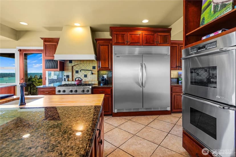 Property photo for 4702 Browns Point Boulevard Ne, Tacoma photo 16