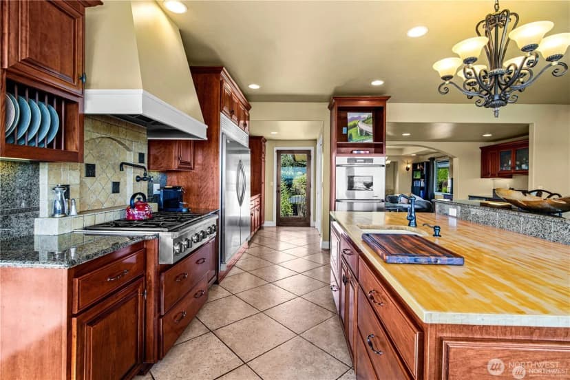 Property photo for 4702 Browns Point Boulevard Ne, Tacoma photo 15
