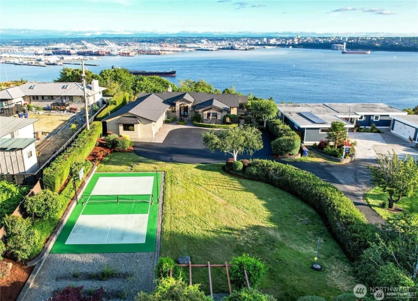 Property photo for 4702 Browns Point Boulevard Ne, Tacoma