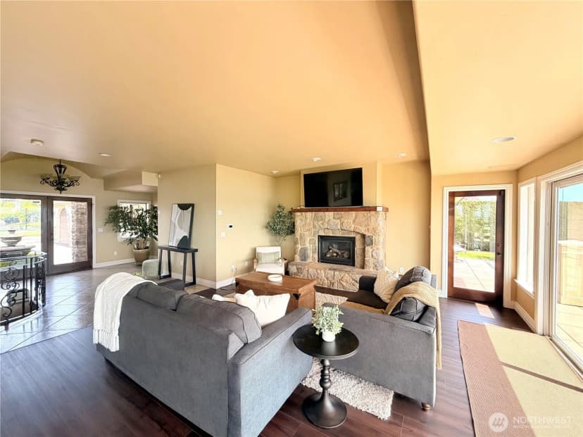 Property photo for 4702 Browns Point Boulevard Ne, Tacoma photo 12