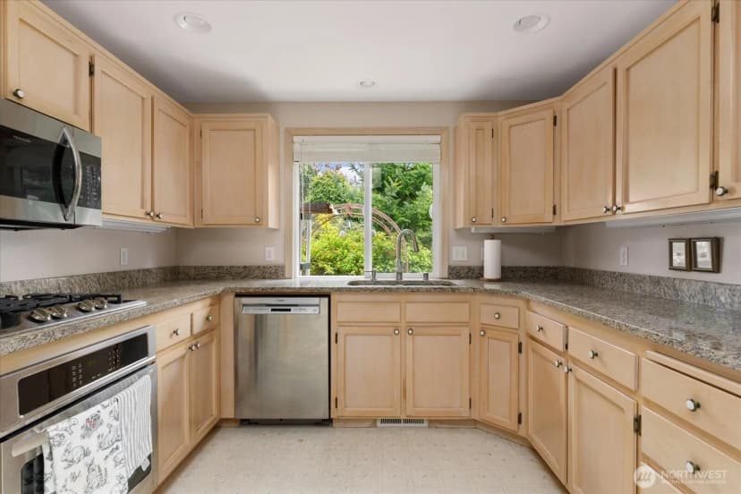 Property photo for 2475 Sw Talon Loop, Oak Harbor photo 11