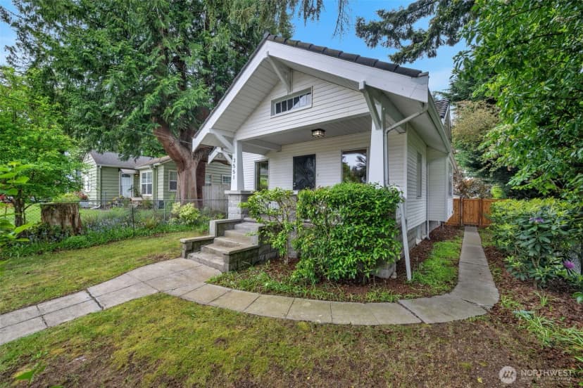 Property photo for 3551 Sw 99th Street, Seattle photo 4