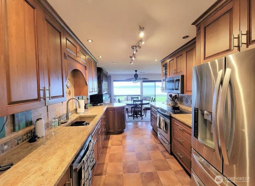 Property photo for 28303 Sound View Drive S #102, Des Moines photo 11