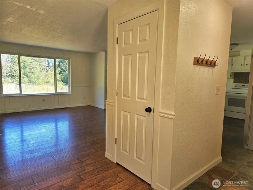 Property photo for 727 Tipsoo Loop S, Rainier photo 6