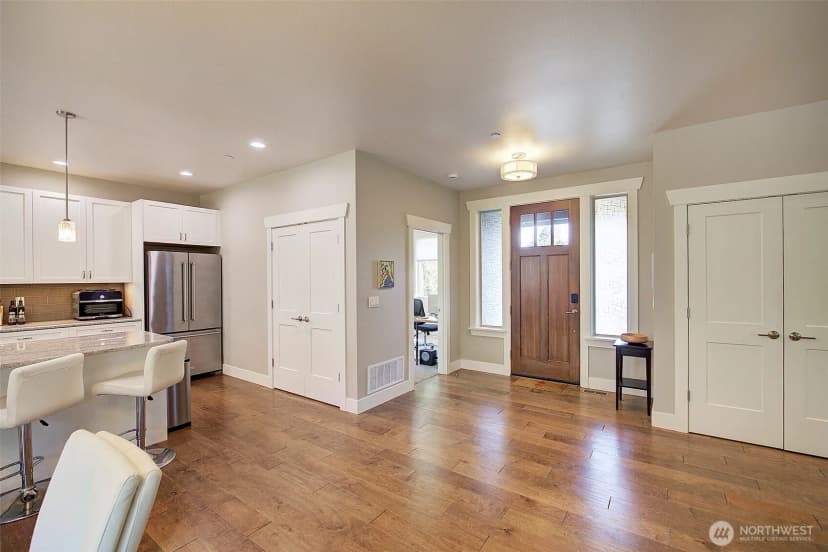 Property photo for 11627 21st Avenue Sw, Burien photo 4