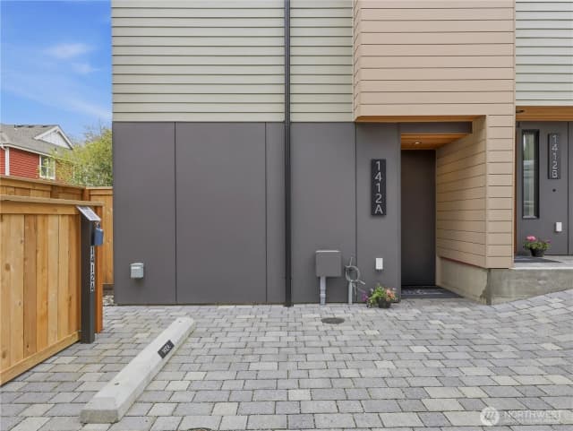 Property photo for 1412 A N 47th Street, Seattle photo 2