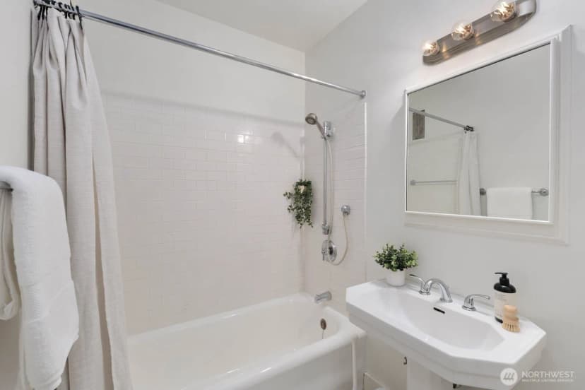 Property photo for 1902 Bigelow Avenue N #304, Seattle photo 19