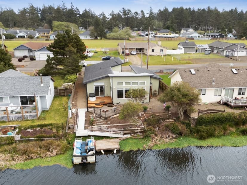 Property photo for 263 Canal Drive Ne, Ocean Shores photo 30