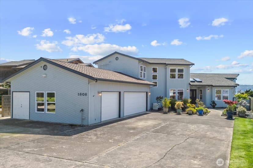 Property photo for 1808 E Lola Beach Lane, Oak Harbor photo 4