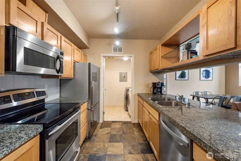 Property photo for 300 110th Avenue Ne #515, Bellevue photo 7
