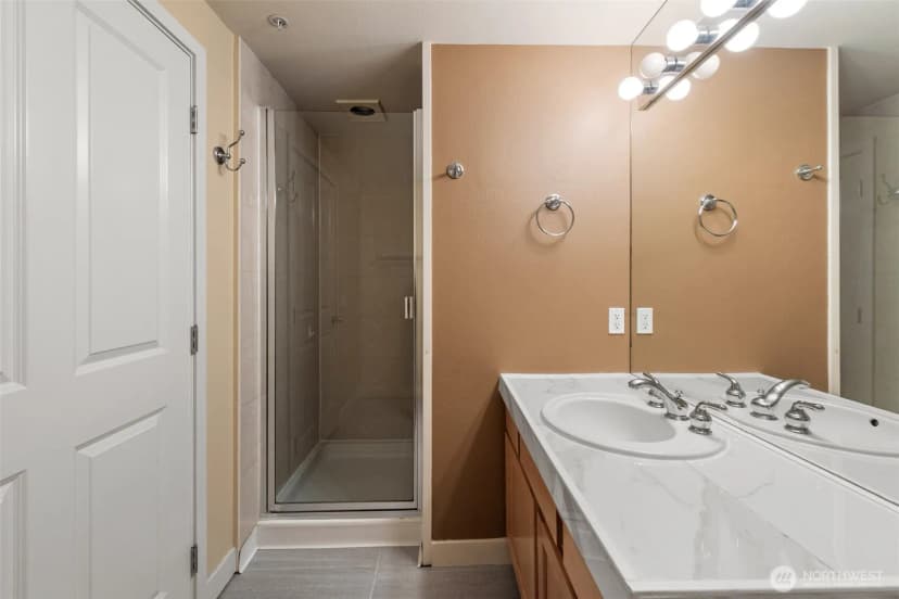 Property photo for 300 110th Avenue Ne #515, Bellevue photo 14