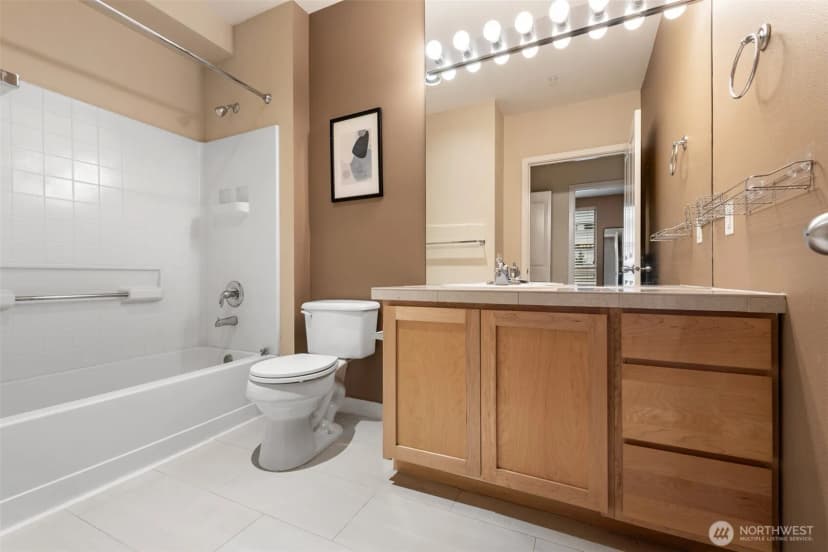 Property photo for 300 110th Avenue Ne #515, Bellevue photo 9