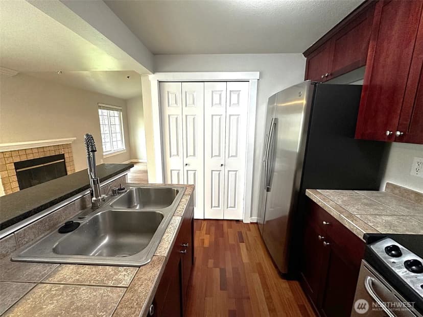 Property photo for 1808 S 284th Lane #e203, Federal Way photo 6