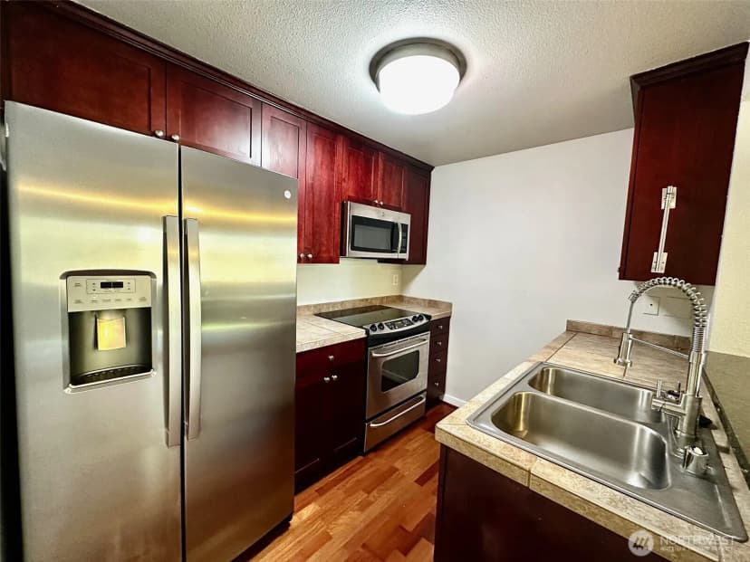 Property photo for 1808 S 284th Lane #e203, Federal Way photo 5