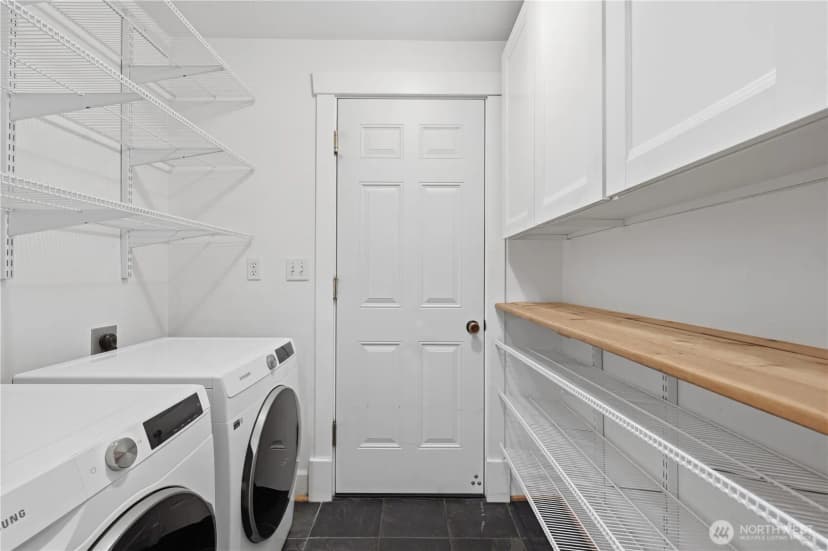 Property photo for 10630 Ne 18th Street, Bellevue photo 5