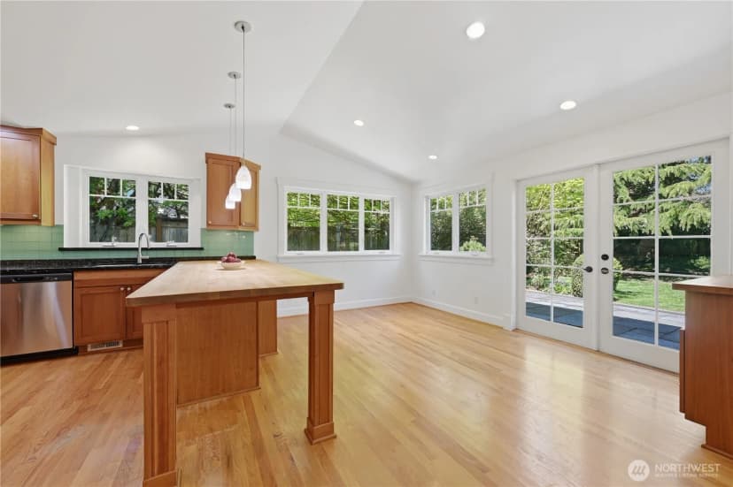 Property photo for 10630 Ne 18th Street, Bellevue photo 10