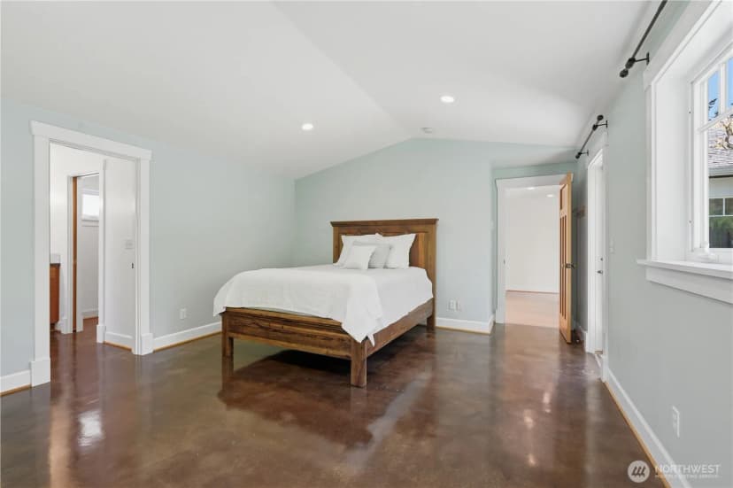 Property photo for 10630 Ne 18th Street, Bellevue photo 18