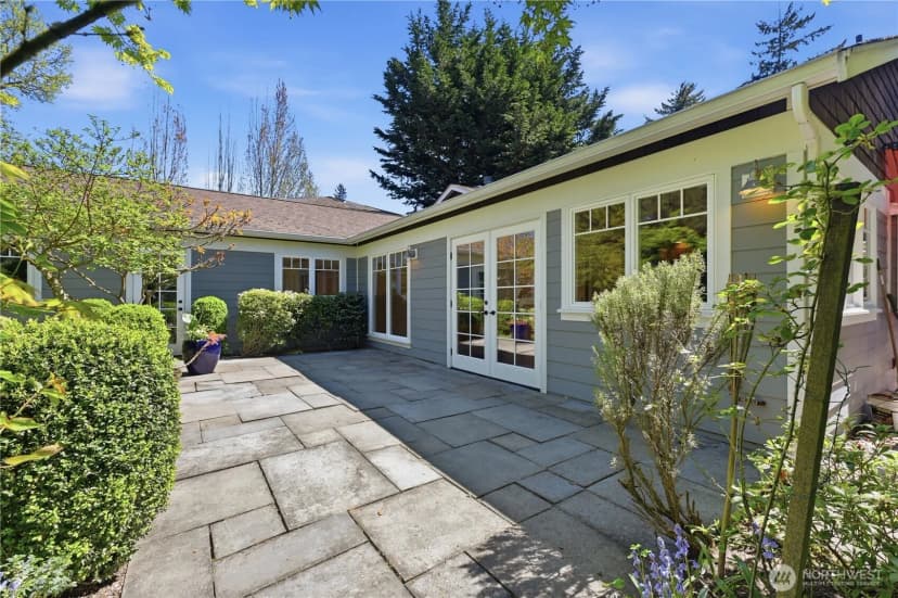 Property photo for 10630 Ne 18th Street, Bellevue photo 23