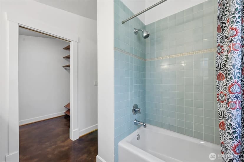 Property photo for 10630 Ne 18th Street, Bellevue photo 21